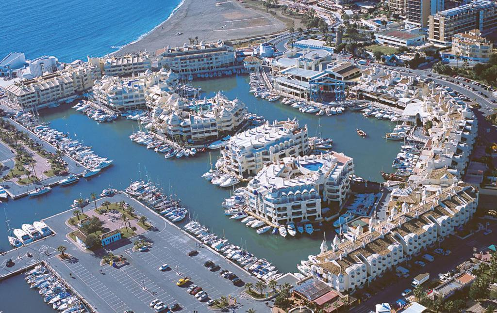 Popeye Suite Puerto Marina Espectacular Apartamento Dentro De La Isla De Puerto Marina Con Piscina En Cubierta Y A 1 Minuto De La Playa Benalmadena Bagian luar foto